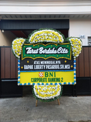 Papan Bunga Duka di Garongan